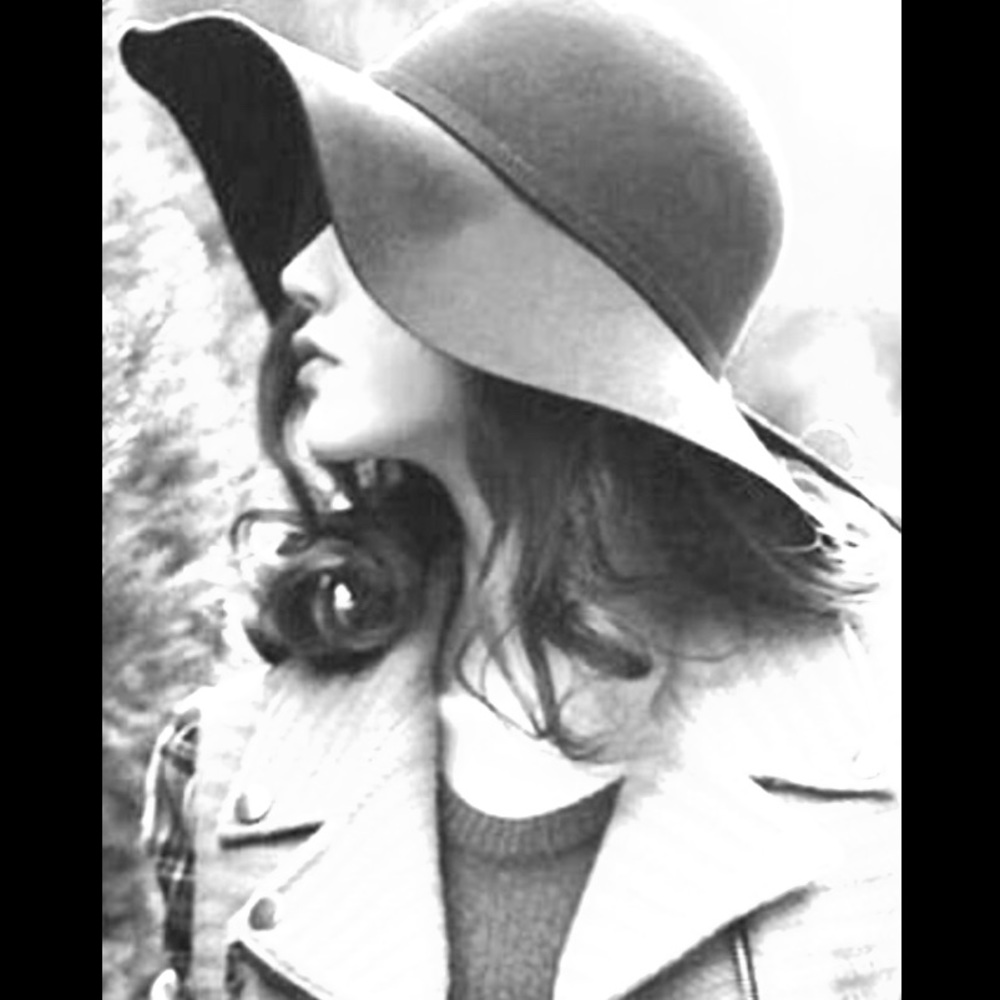 CHIC LADIES ONLY!.. NEW BLACK FLOPPY HAT..